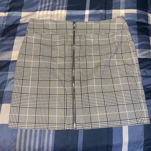 INC International Concepts Black & White Mini Skirt, Large